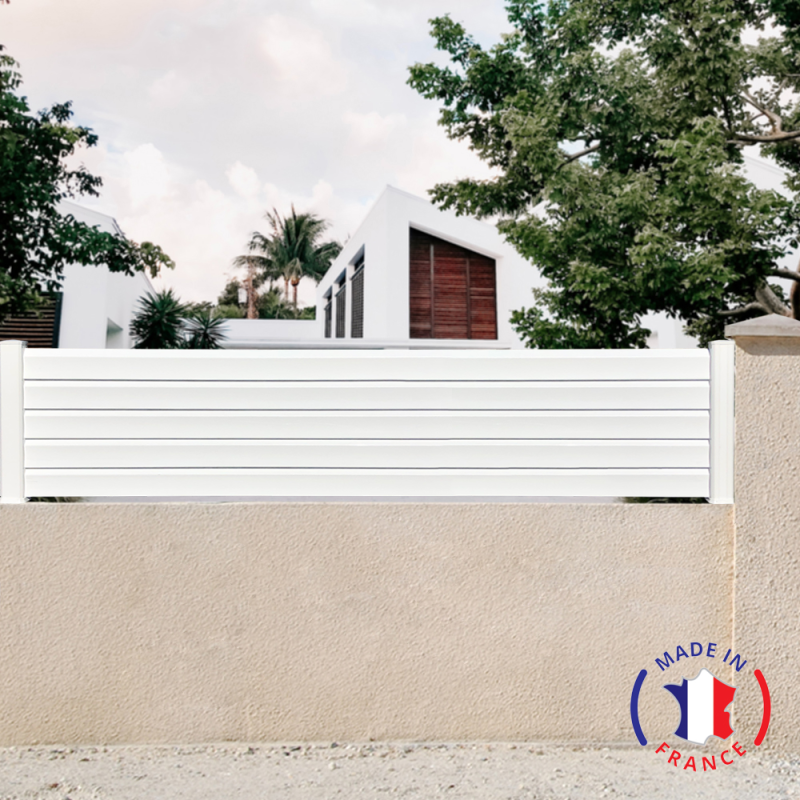 Clôture PVC Persienne 5 lames en kit Dimensions L.2100 mm (poteaux compris) X H.700 mm